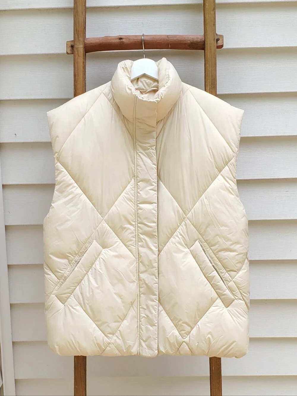 Abercrombie and Fitch Oversized Quilted Puffer Vest Jacket Size M - Picture 2 of 5